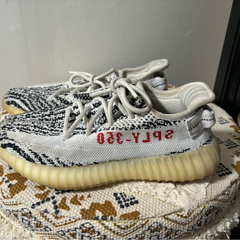 Super comfy, in good shape size 5.5 boys women 7.5 -8 in women